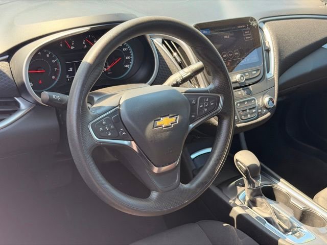 Used 2025 Chevrolet Malibu LT FWD image 17