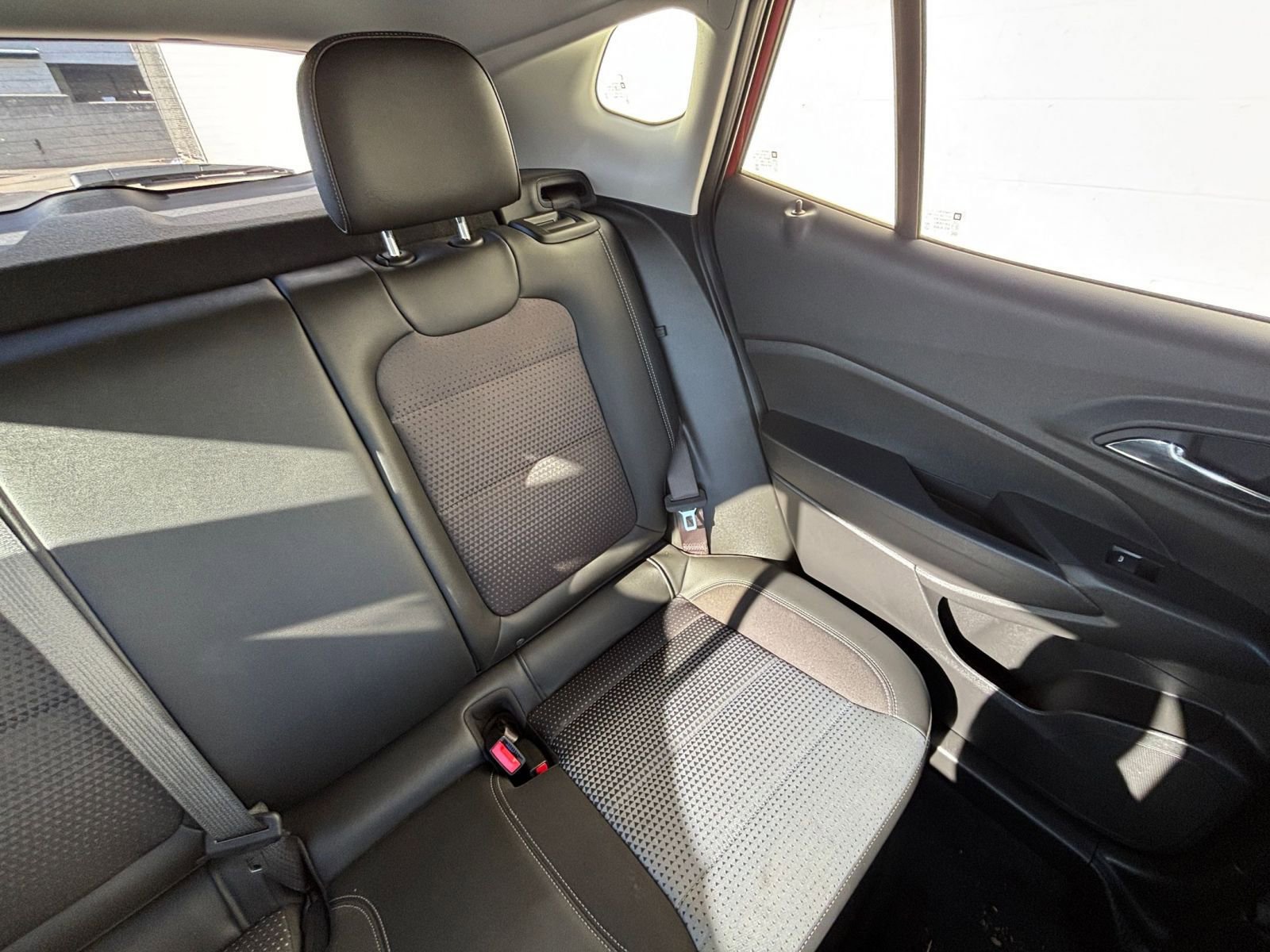 Used 2025 Chevrolet Trax LT image 37