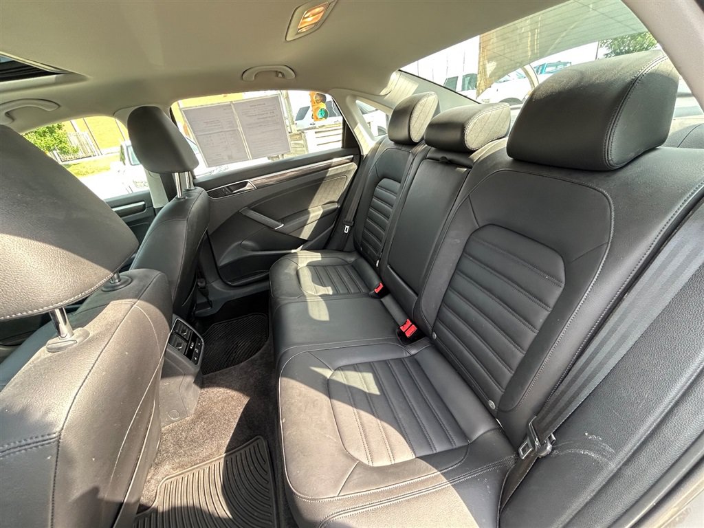 Used 2017 Volkswagen Passat 1.8T SEL Premium FWD image 30