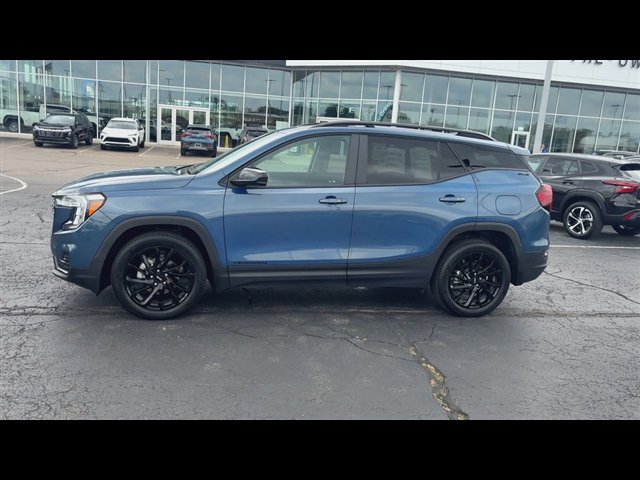 Certified 2024 GMC Terrain SLE w/ Driver Convenience Package FWD image 5