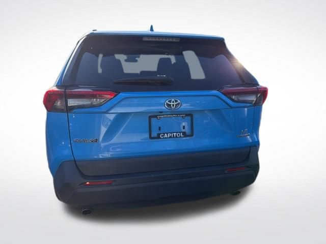 Used 2019 Toyota RAV4 LE w/ Carpet Mat Package image 4