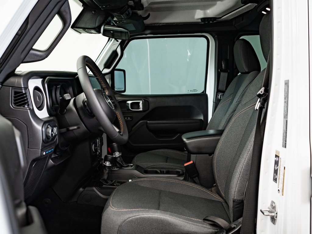 Used 2024 Jeep Wrangler Unlimited image 23