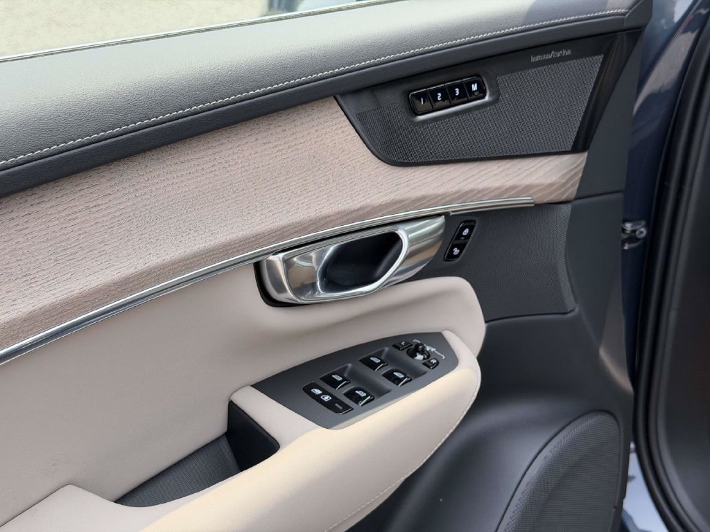 New 2026 Volvo XC90 B6 Plus w/ Protection Package Premier AWD/4WD image 17