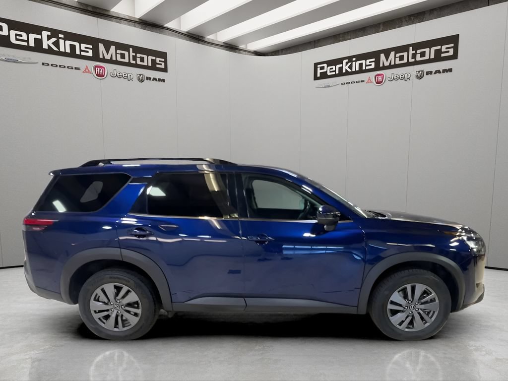 Used 2025 Nissan Pathfinder SV AWD/4WD image 6