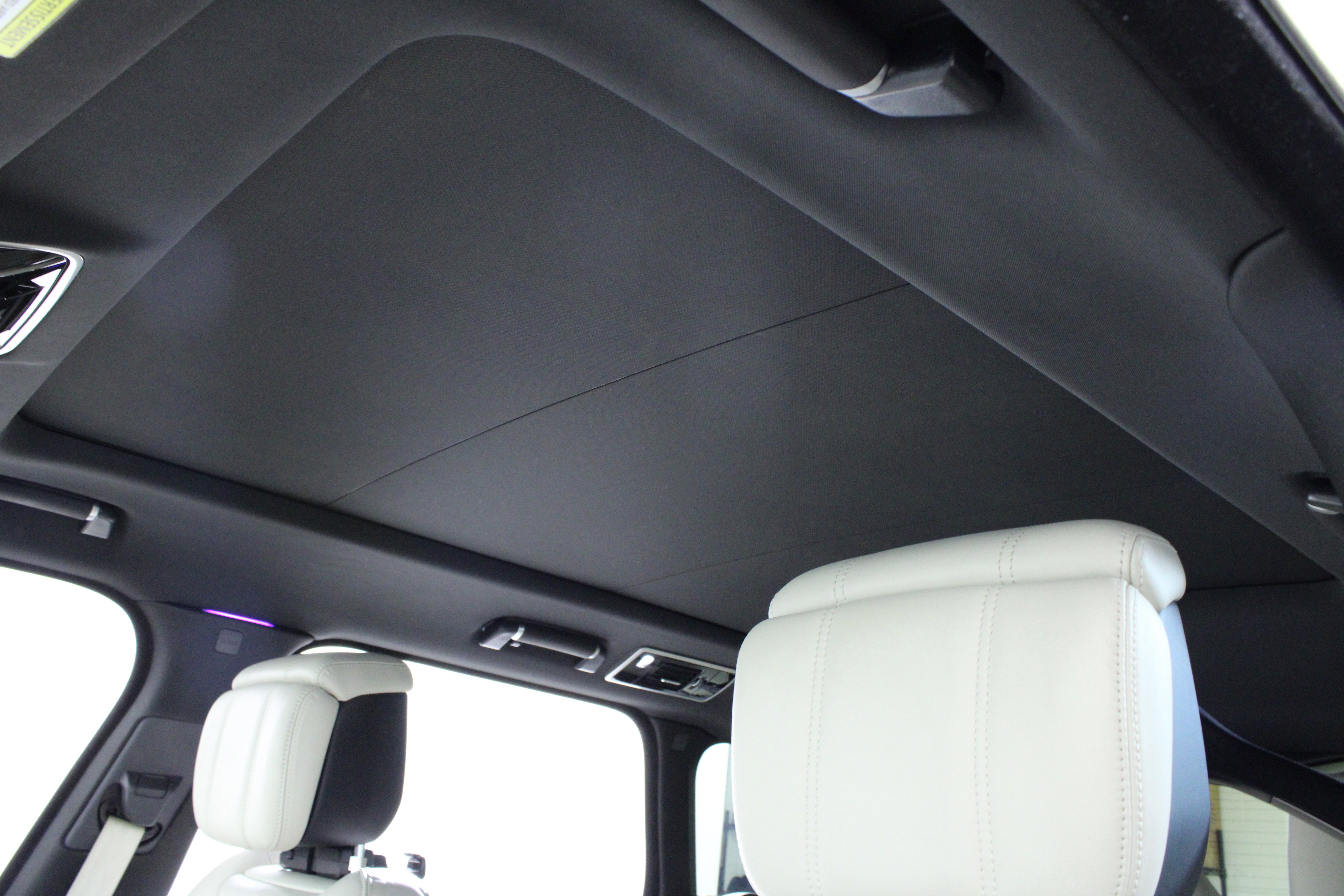 Used 2020 Land Rover Range Rover HSE image 32