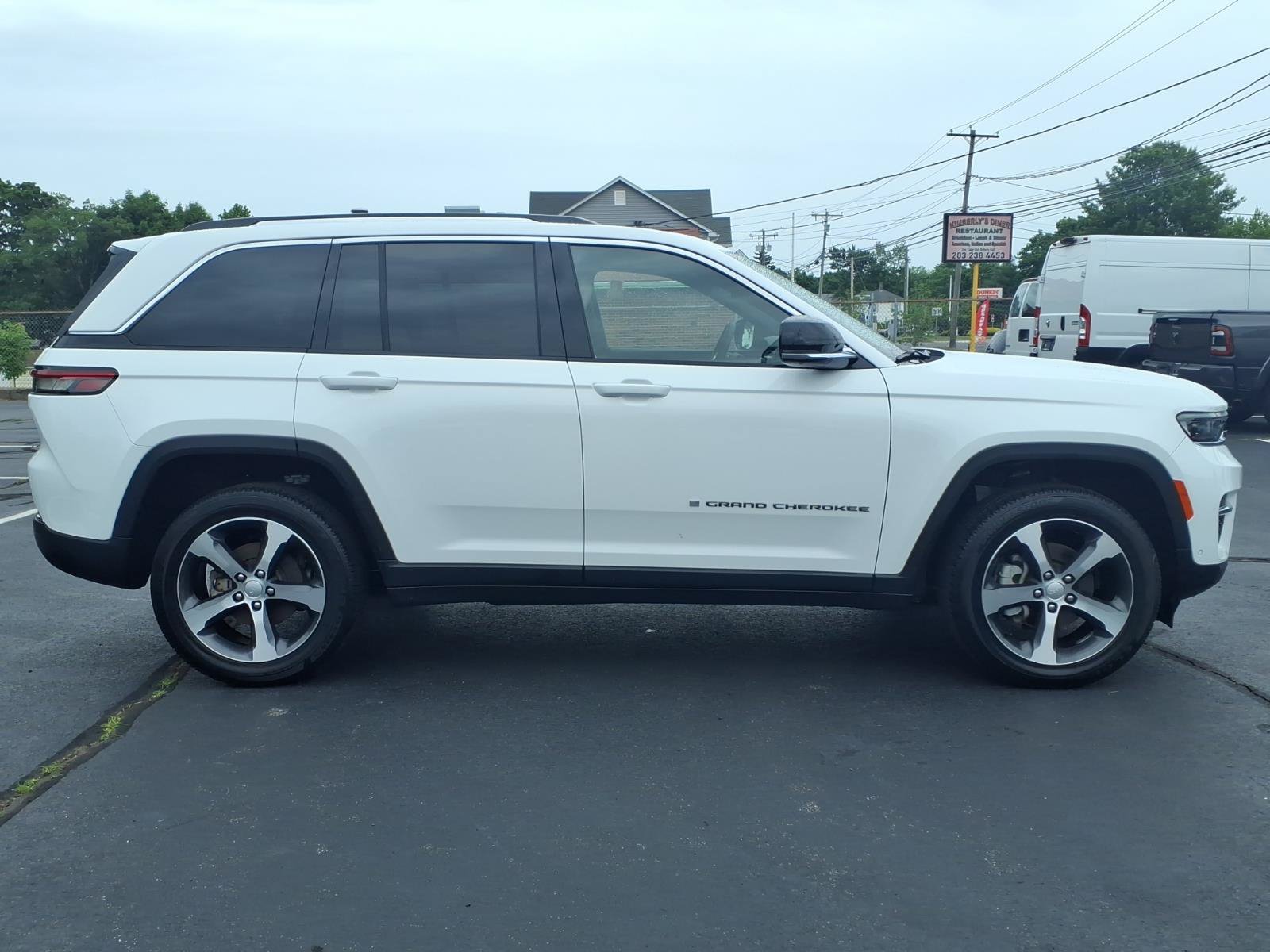 Used 2023 Jeep Grand Cherokee Limited w/ Luxury Tech Group II AWD/4WD image 9