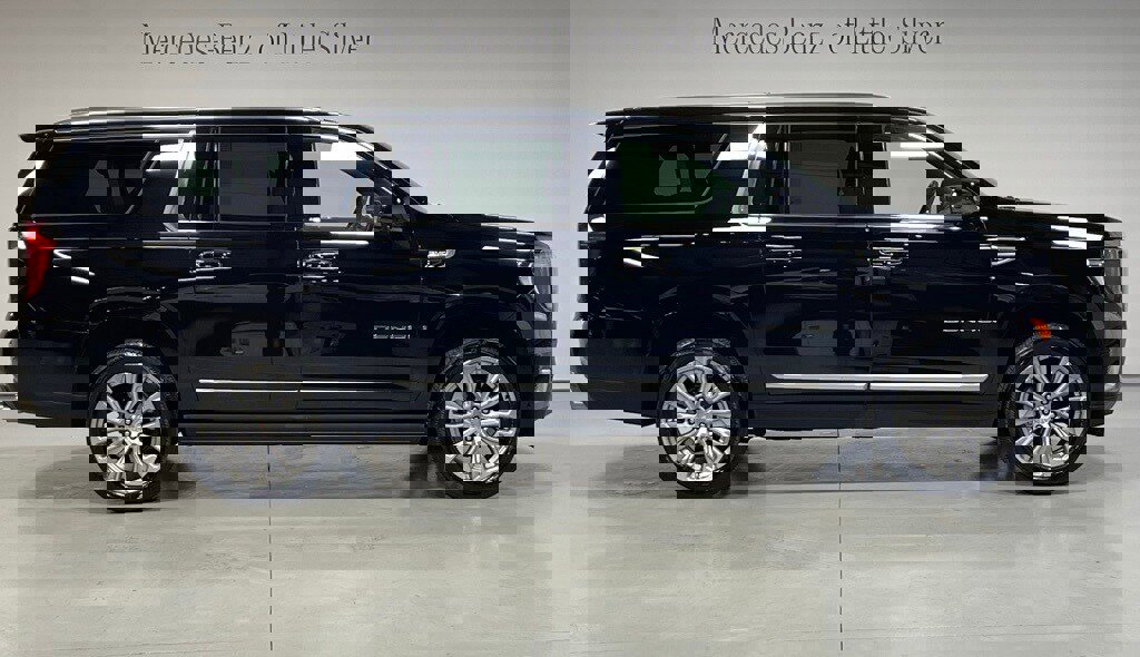 Used 2023 GMC Yukon XL Denali w/ Advanced Technology Package image 7