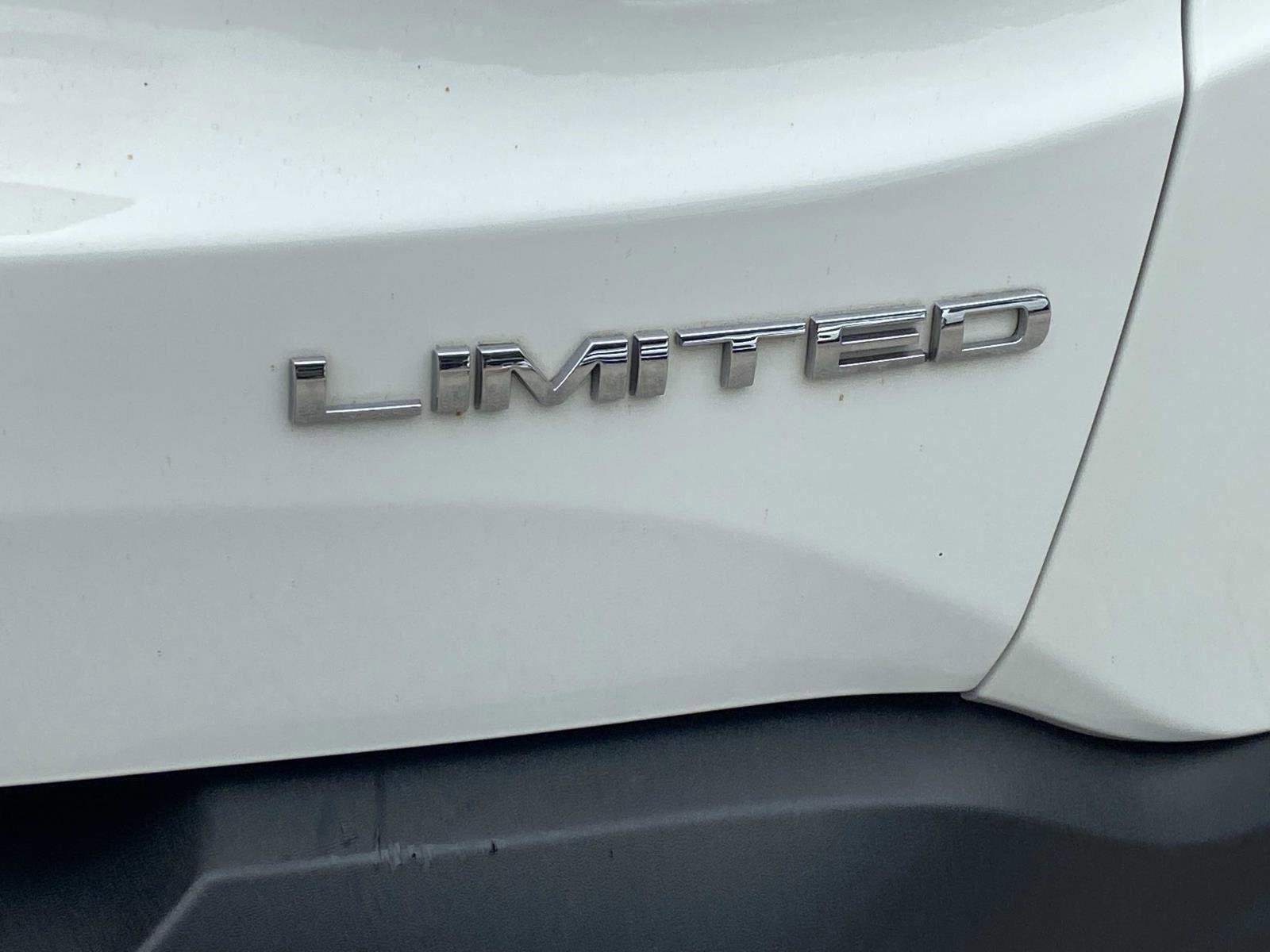 Used 2023 Jeep Renegade Limited w/ Sun/Sound Group AWD/4WD image 6
