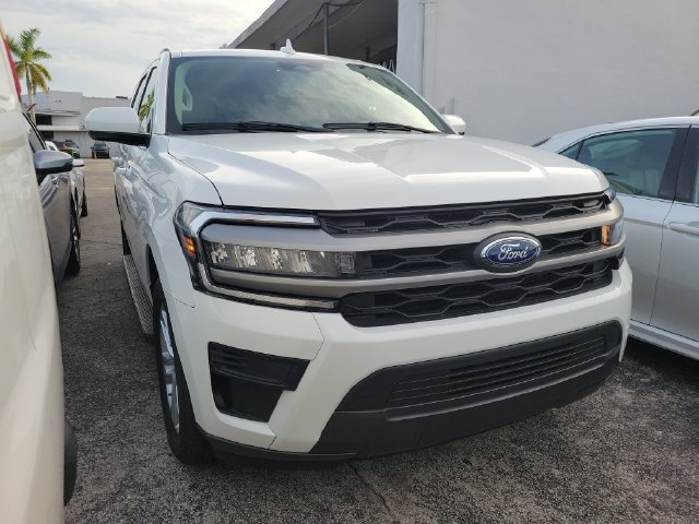 Used 2024 Ford Expedition XLT RWD image 2