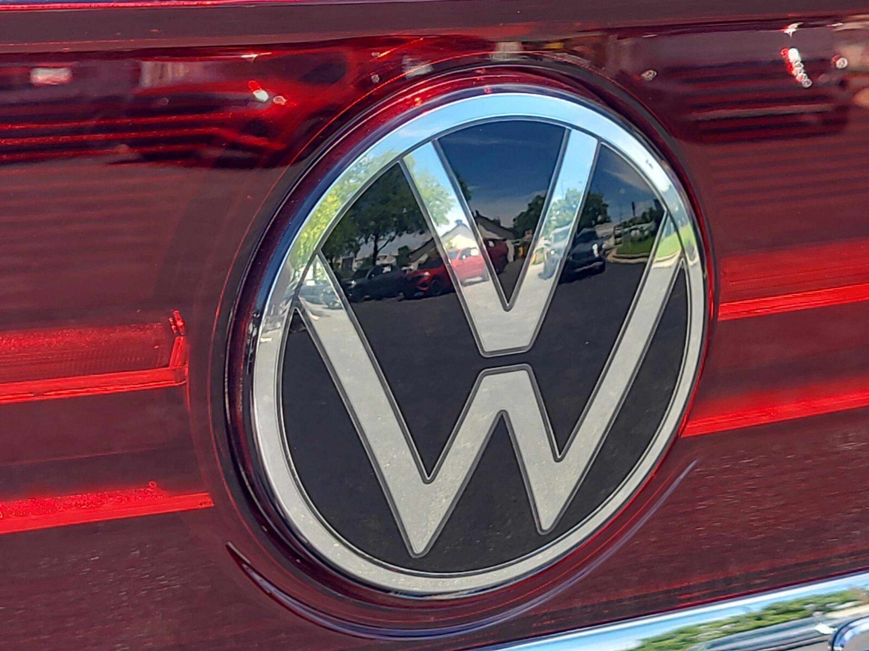 Used 2025 Volkswagen Atlas SE image 31