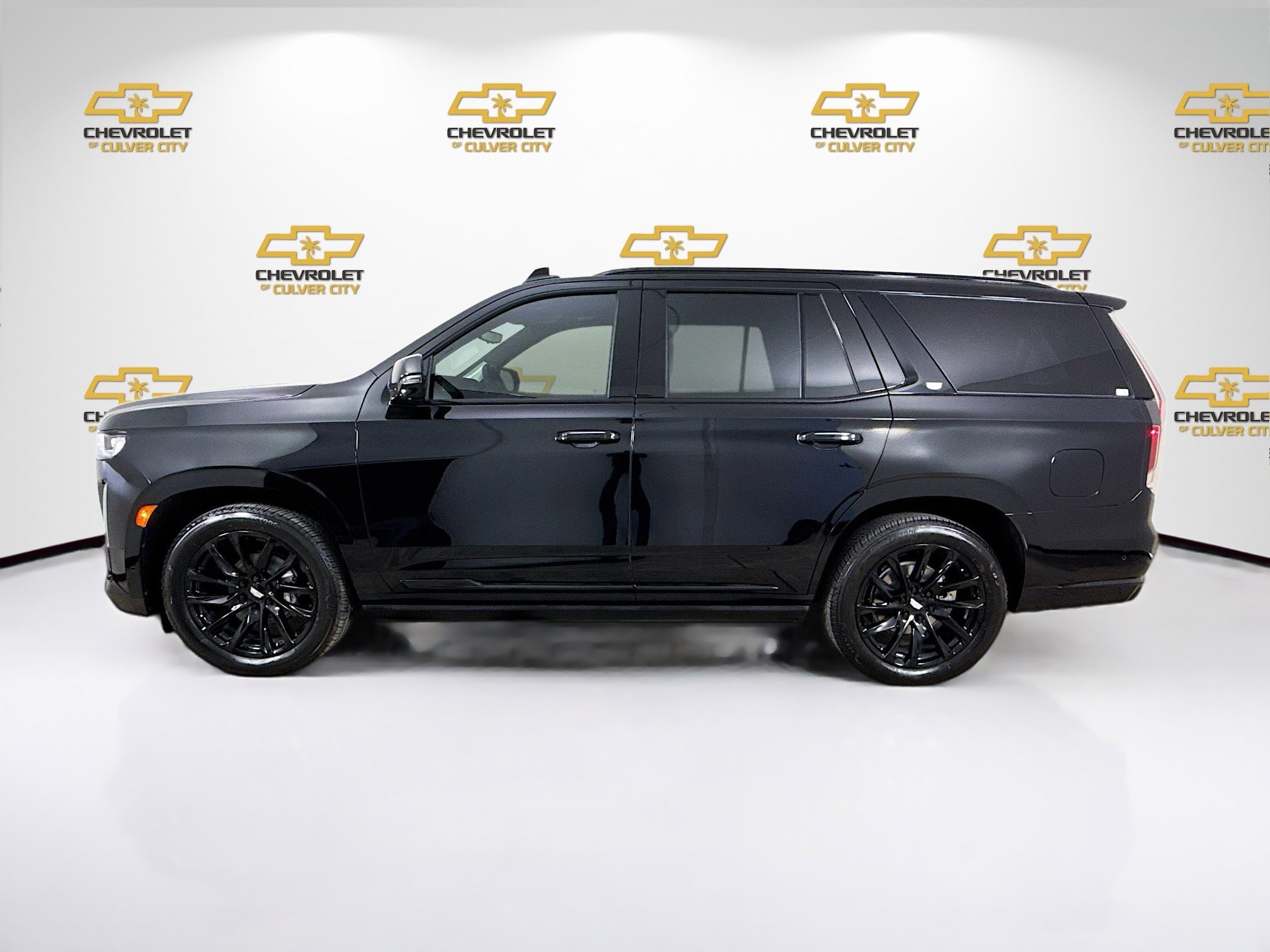 Used 2023 Cadillac Escalade Sport w/ LPO, ONYX Package AWD/4WD image 4