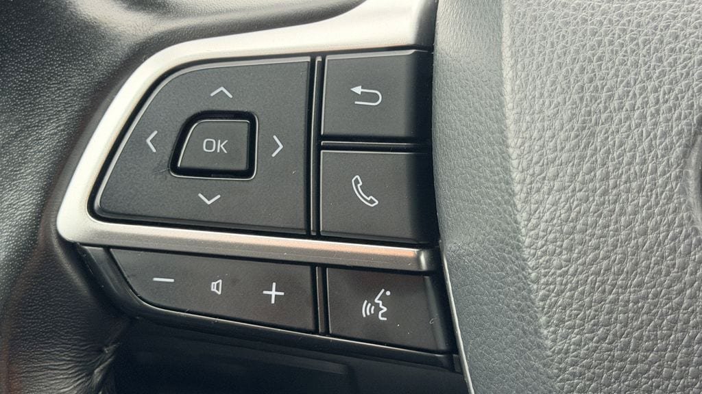 Used 2024 Toyota Highlander LE FWD image 21