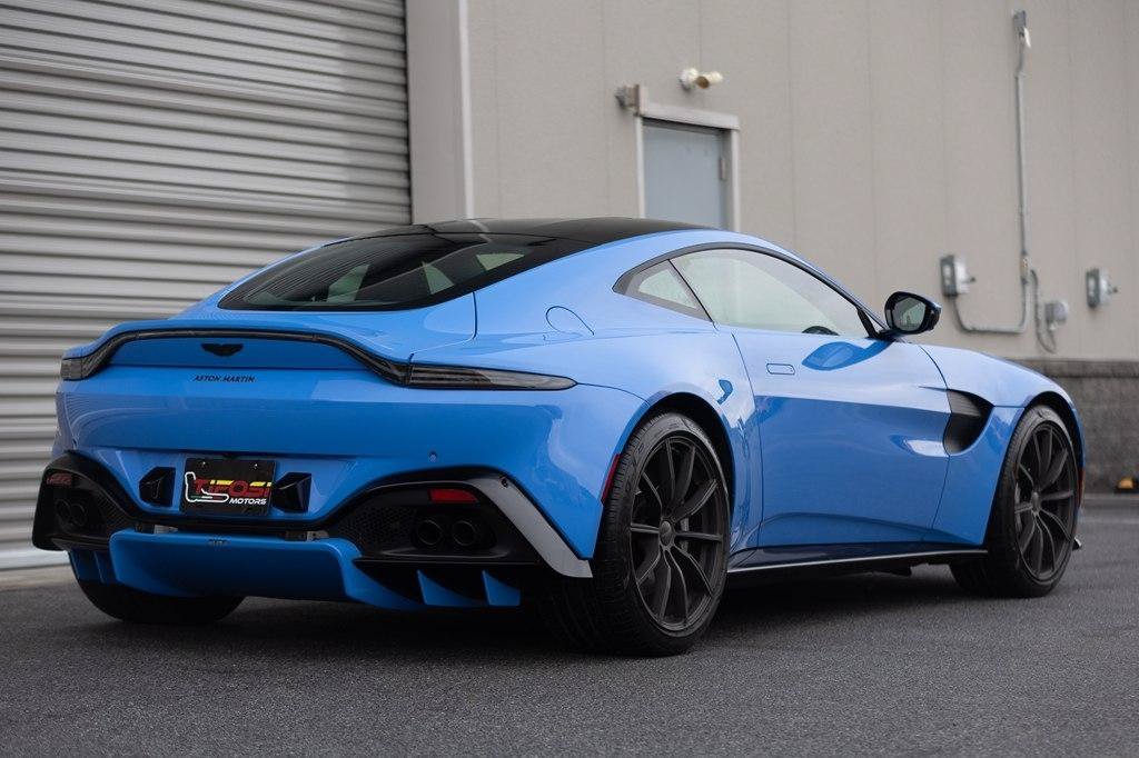 Used 2021 Aston Martin V8 Vantage Coupe RWD image 2