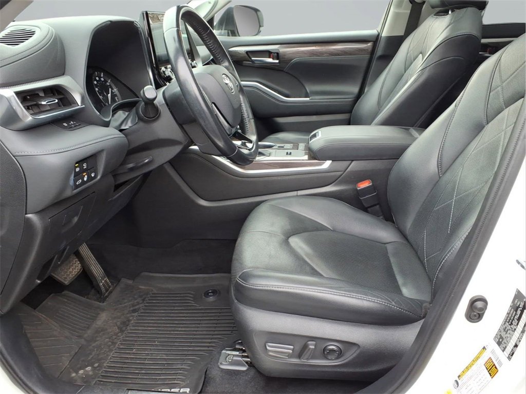 Used 2020 Toyota Highlander Platinum image 21