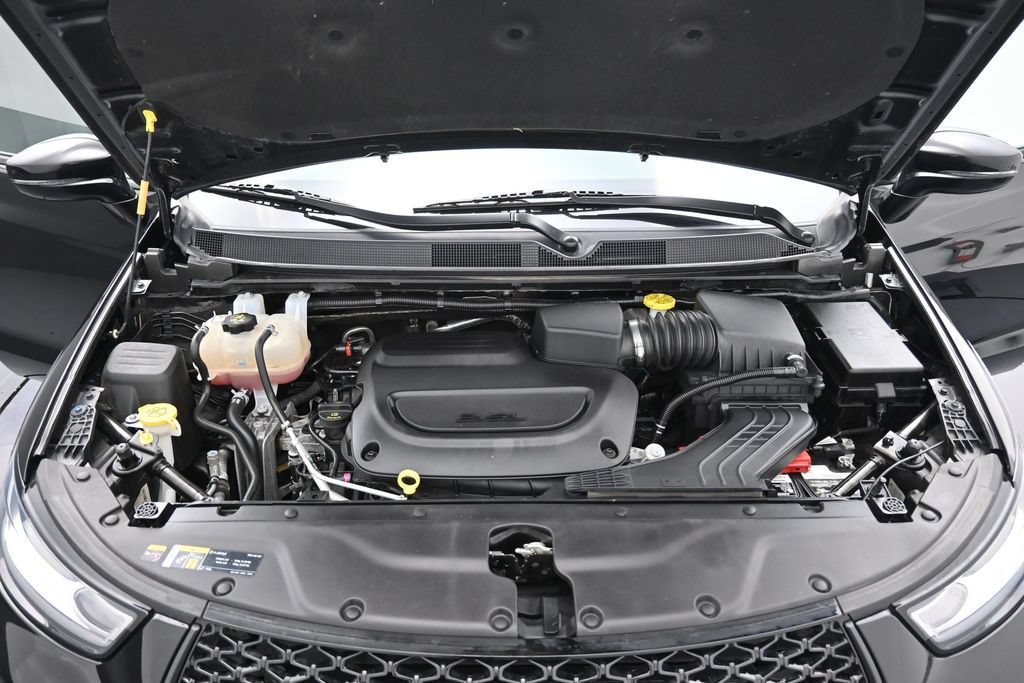 Used 2025 Chrysler Pacifica Limited FWD image 27