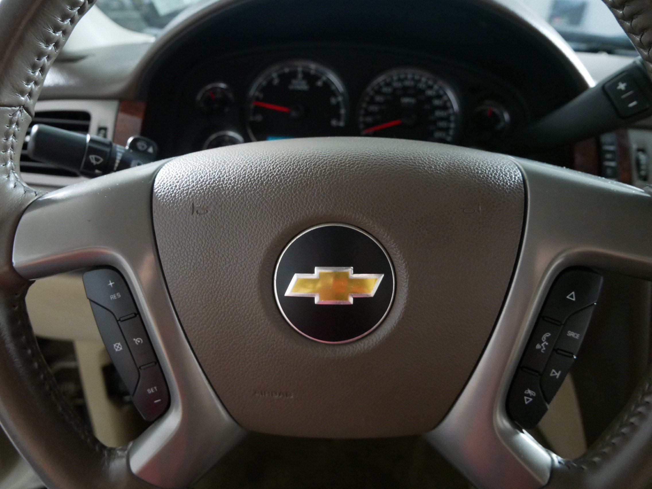 Used 2013 Chevrolet Silverado 1500 LTZ w/ LTZ White Diamond Edition AWD/4WD image 25
