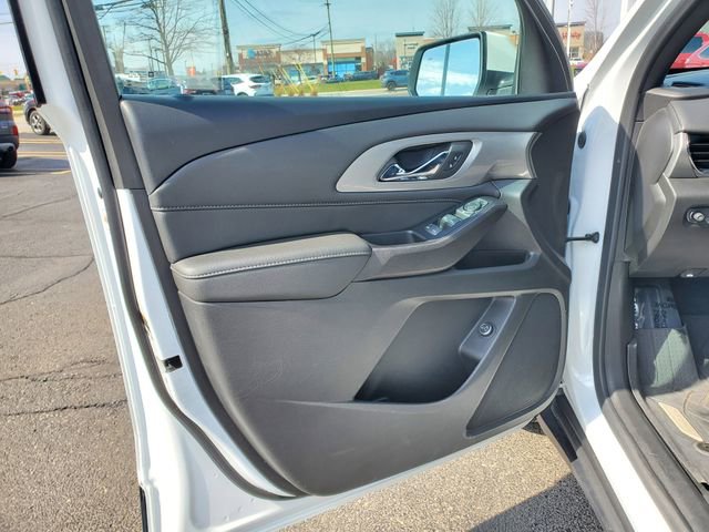 Used 2023 Chevrolet Traverse LT FWD image 9