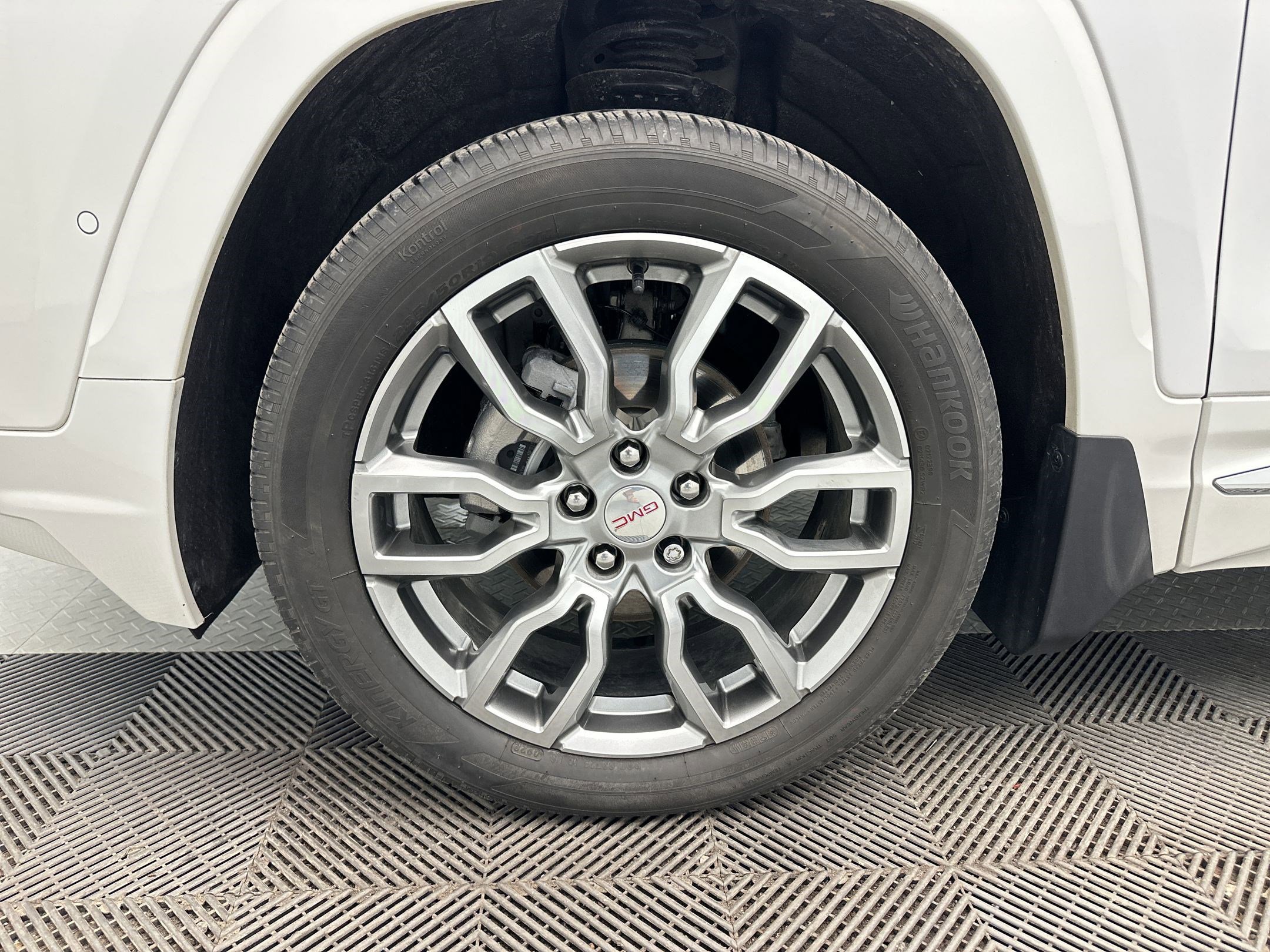 Certified 2022 GMC Terrain Denali w/ Denali Premium Package AWD/4WD image 11