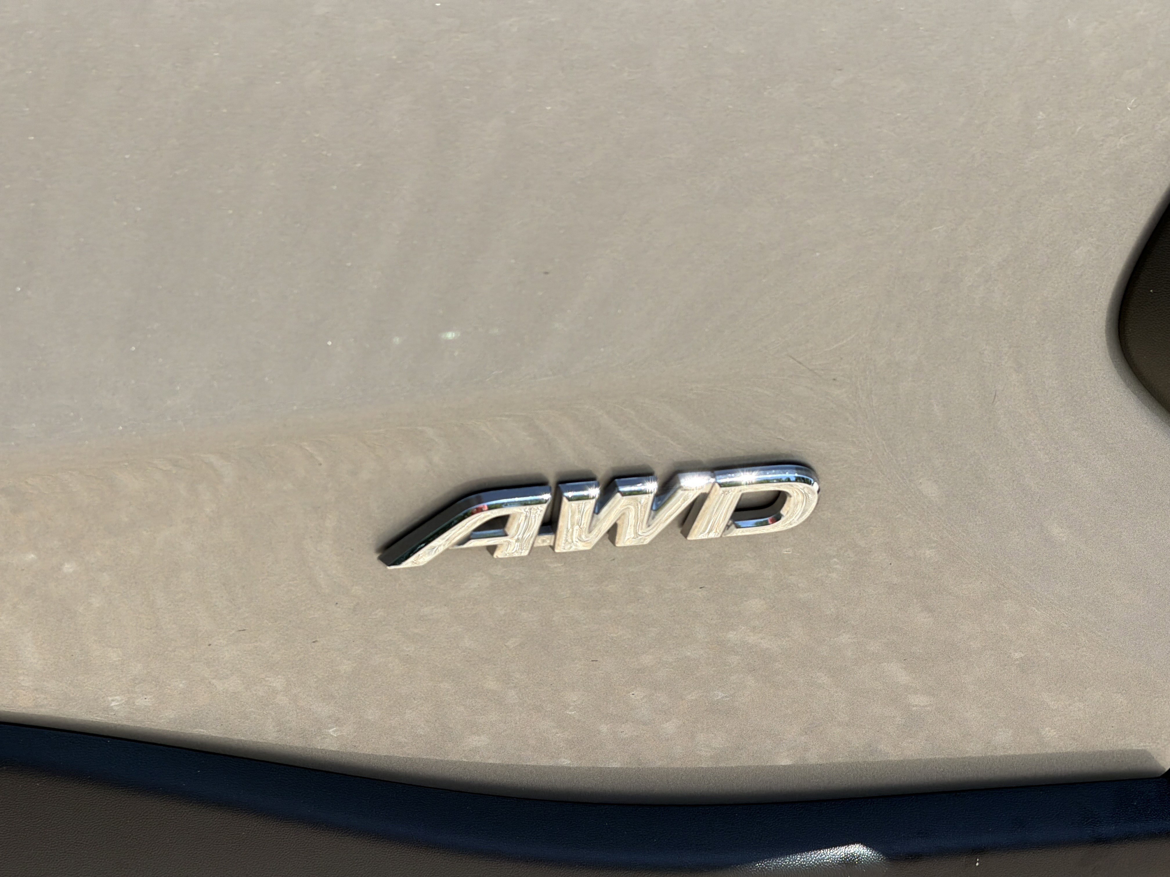 Used 2025 Toyota RAV4 LE AWD/4WD image 31