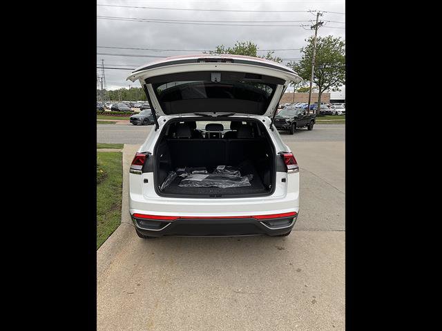 New 2026 Volkswagen Atlas Cross Sport SE AWD/4WD image 5