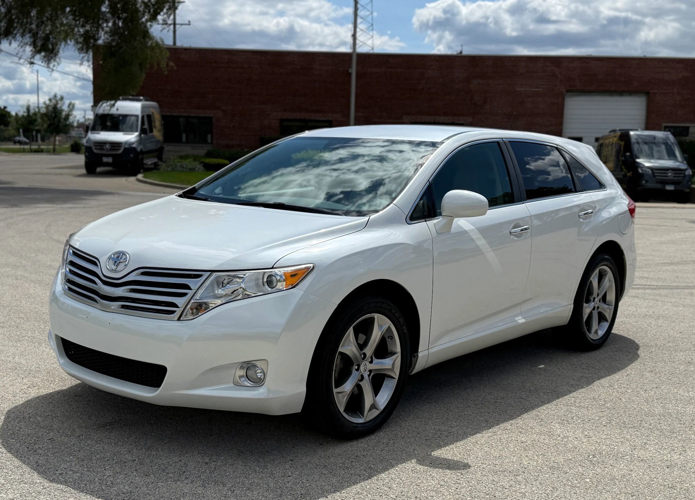 Used 2011 Toyota Venza AWD w/ Comfort Pkg image 2