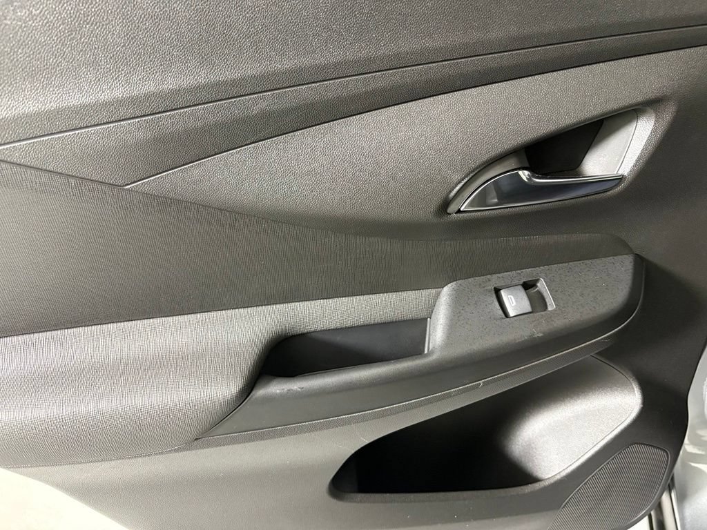 Certified 2025 Buick Envista Preferred FWD image 39