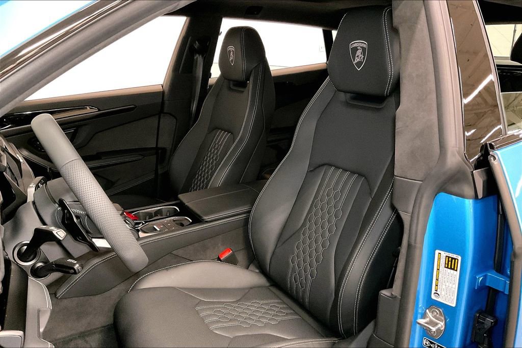 Used 2025 Lamborghini Urus SE image 8