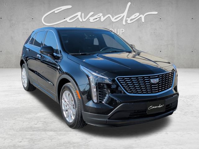 Certified 2023 Cadillac XT4 Luxury w/ Cold Weather Package image 2