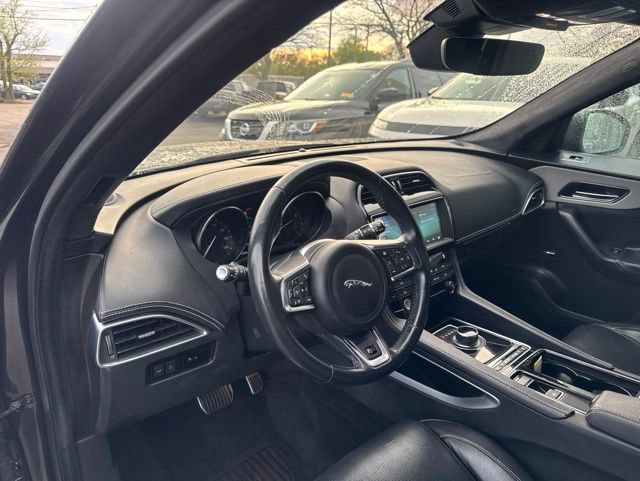 Used 2019 Jaguar F-PACE S AWD/4WD image 8