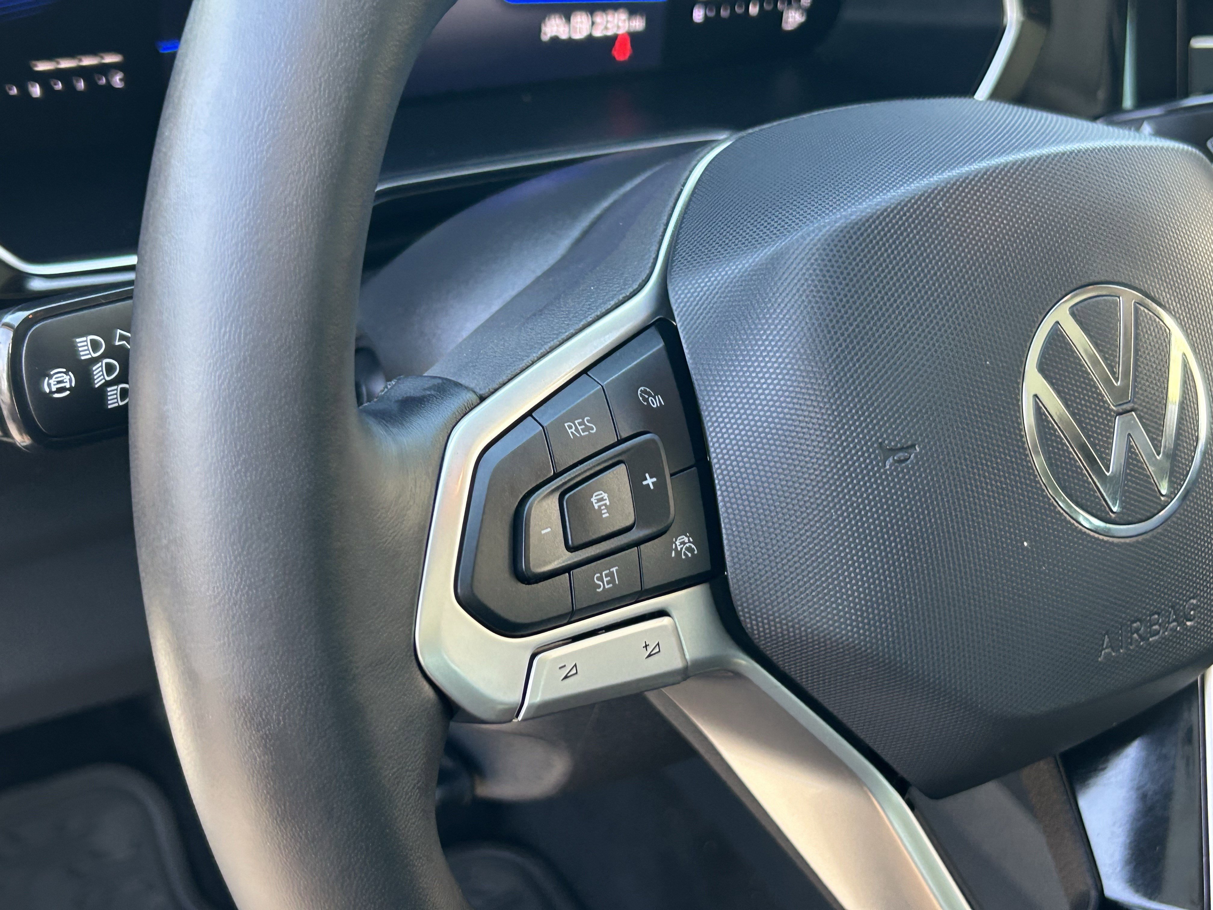 Used 2022 Volkswagen Jetta SE w/ Panoramic Sunroof Package FWD image 26