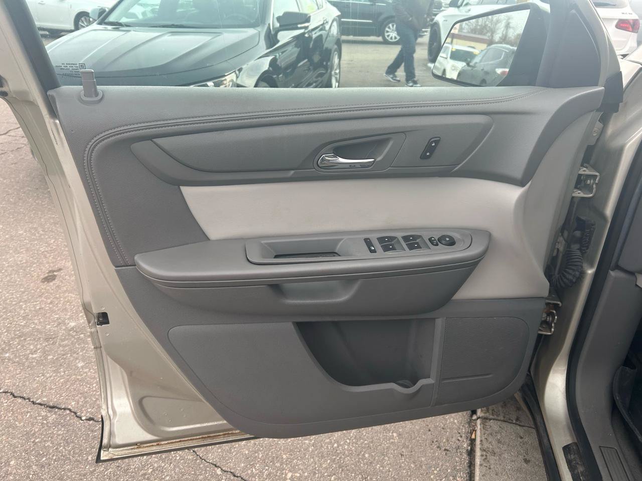 Used 2015 GMC Acadia SLE FWD image 15