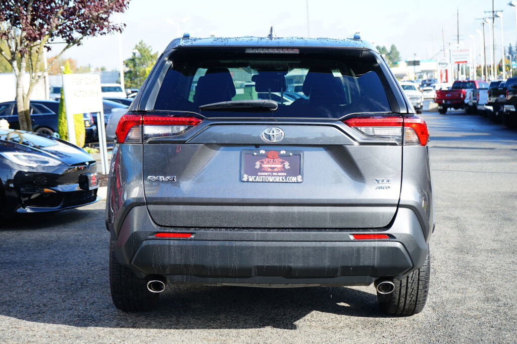 Used 2021 Toyota RAV4 XLE Premium image 5
