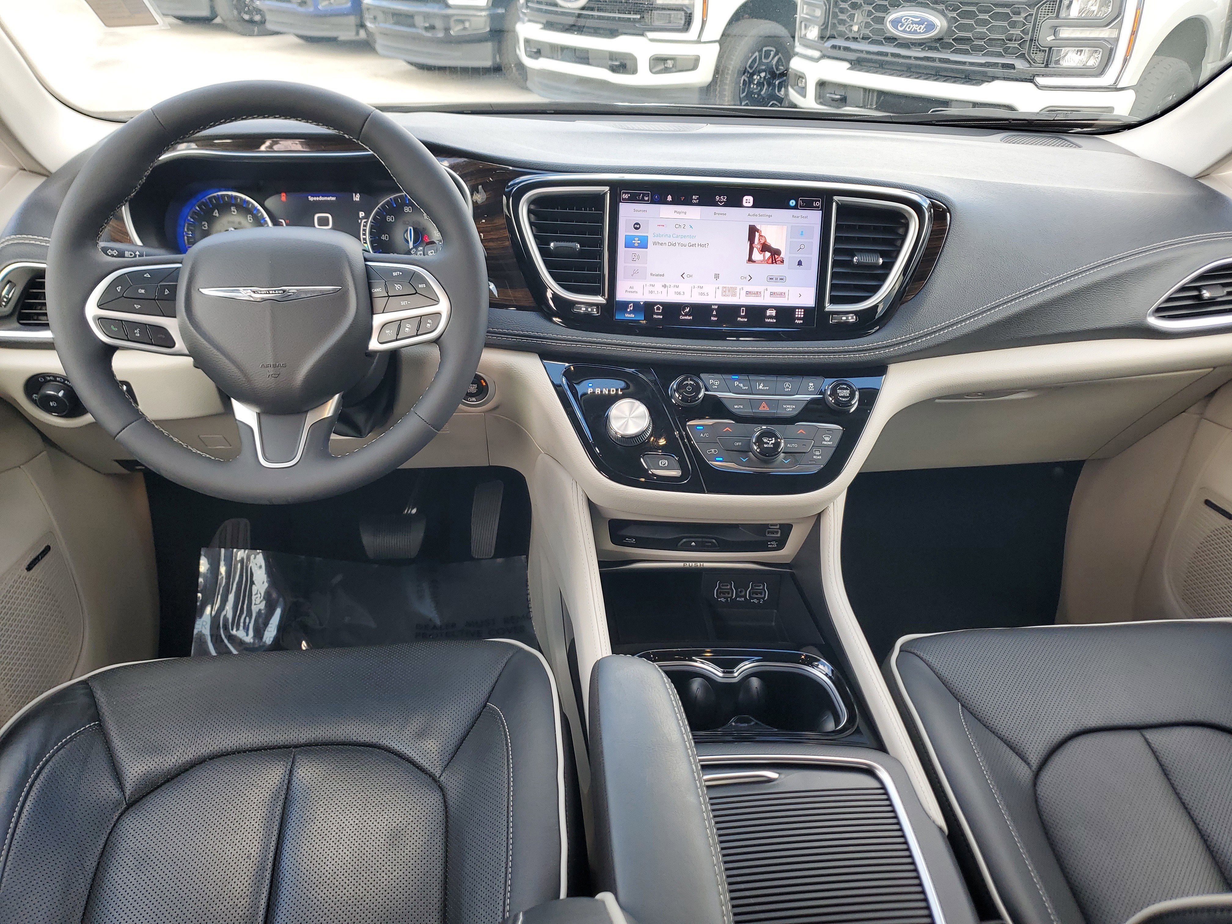 Used 2023 Chrysler Pacifica Limited w/ Uconnect Theater Family Group image 20