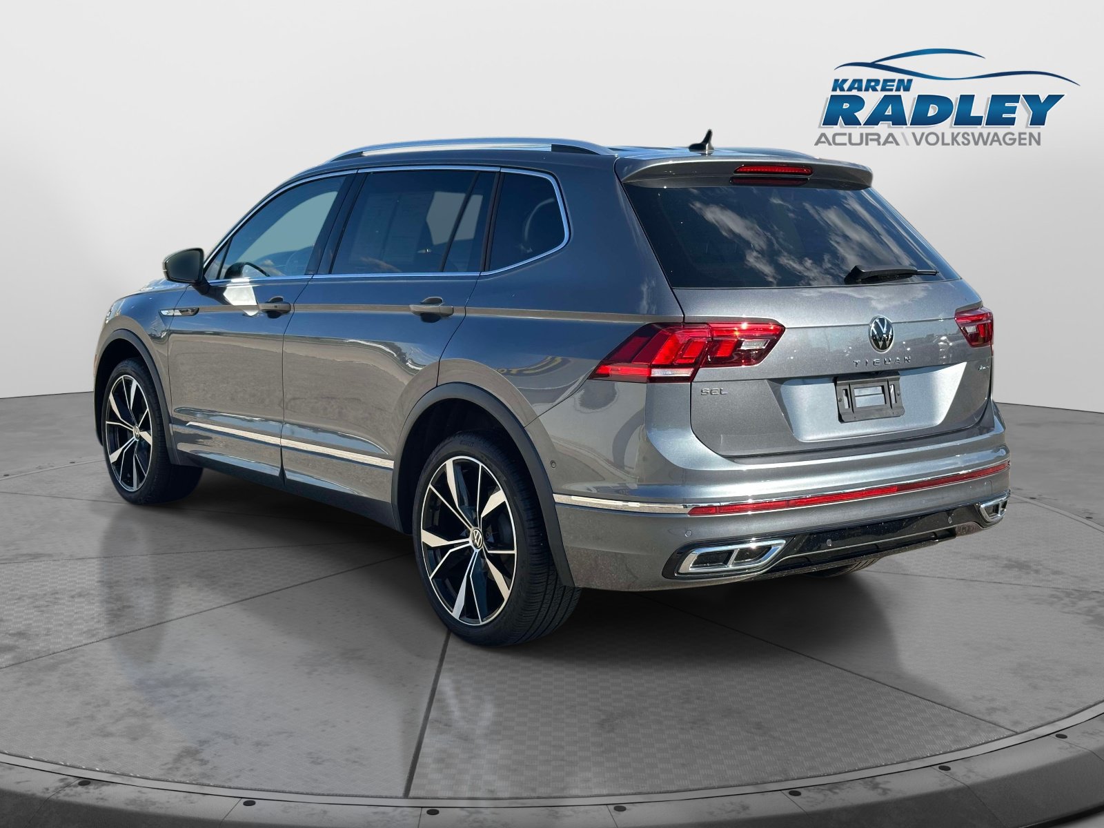 Certified 2024 Volkswagen Tiguan SEL R-Line AWD/4WD image 4