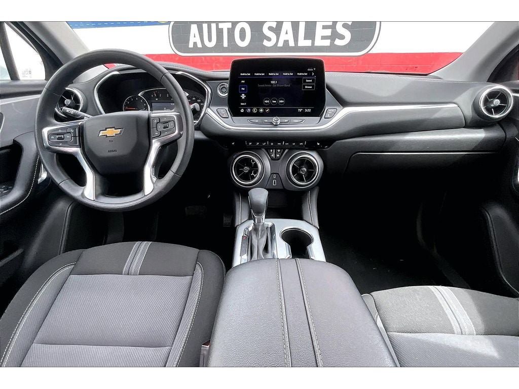 Used 2025 Chevrolet Blazer LT AWD/4WD image 16