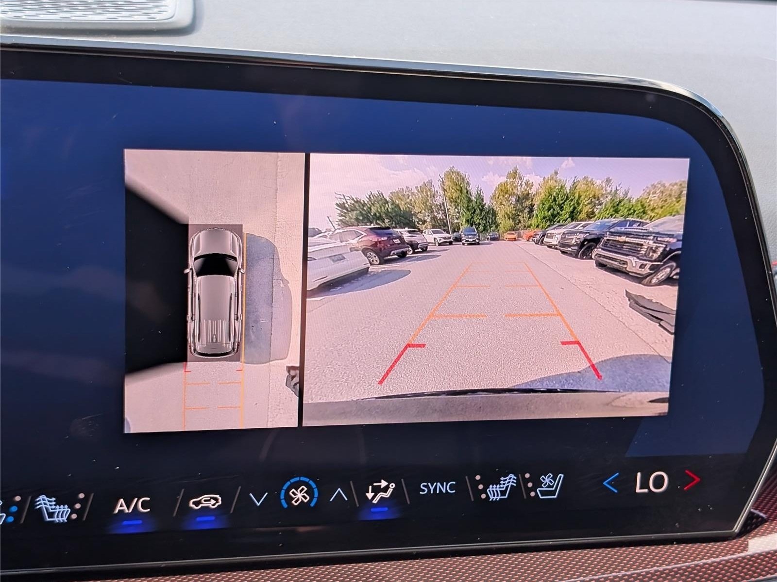 Used 2024 Chevrolet Traverse RS w/ LPO, Floor Liner Package AWD/4WD image 33