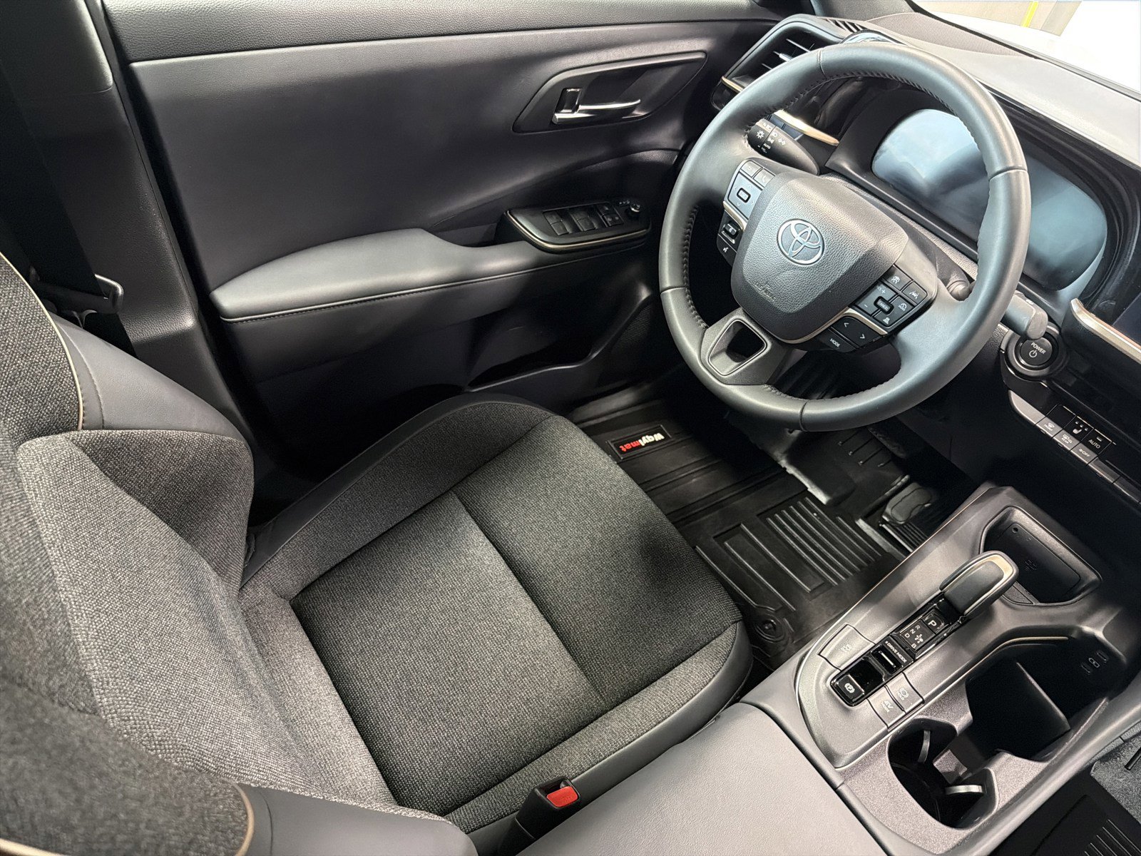 Used 2023 Toyota Crown XLE image 9