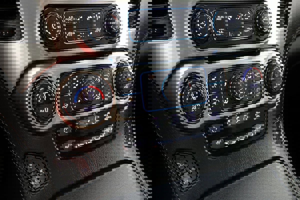 Used 2019 Chevrolet Suburban Premier image 30