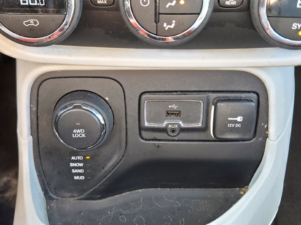 Used 2015 Jeep Renegade Limited AWD/4WD image 18