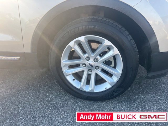 Used 2017 Ford Explorer XLT w/ Equipment Group 201A FWD image 17