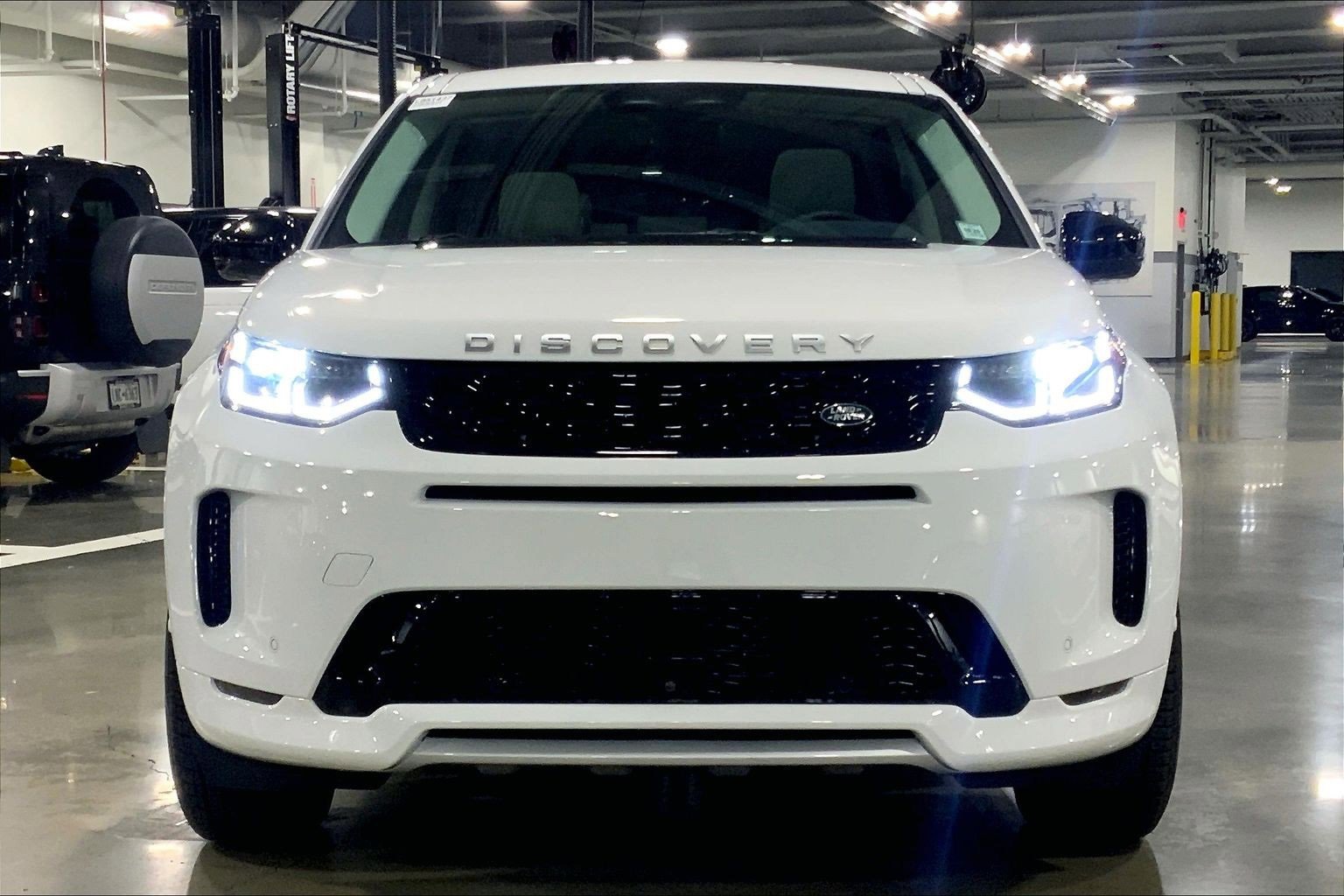 New 2025 Land Rover Discovery Sport S image 3