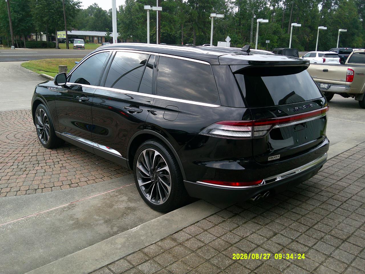 Used 2023 Lincoln Aviator Reserve w/ Equipment Group 201A RWD image 2