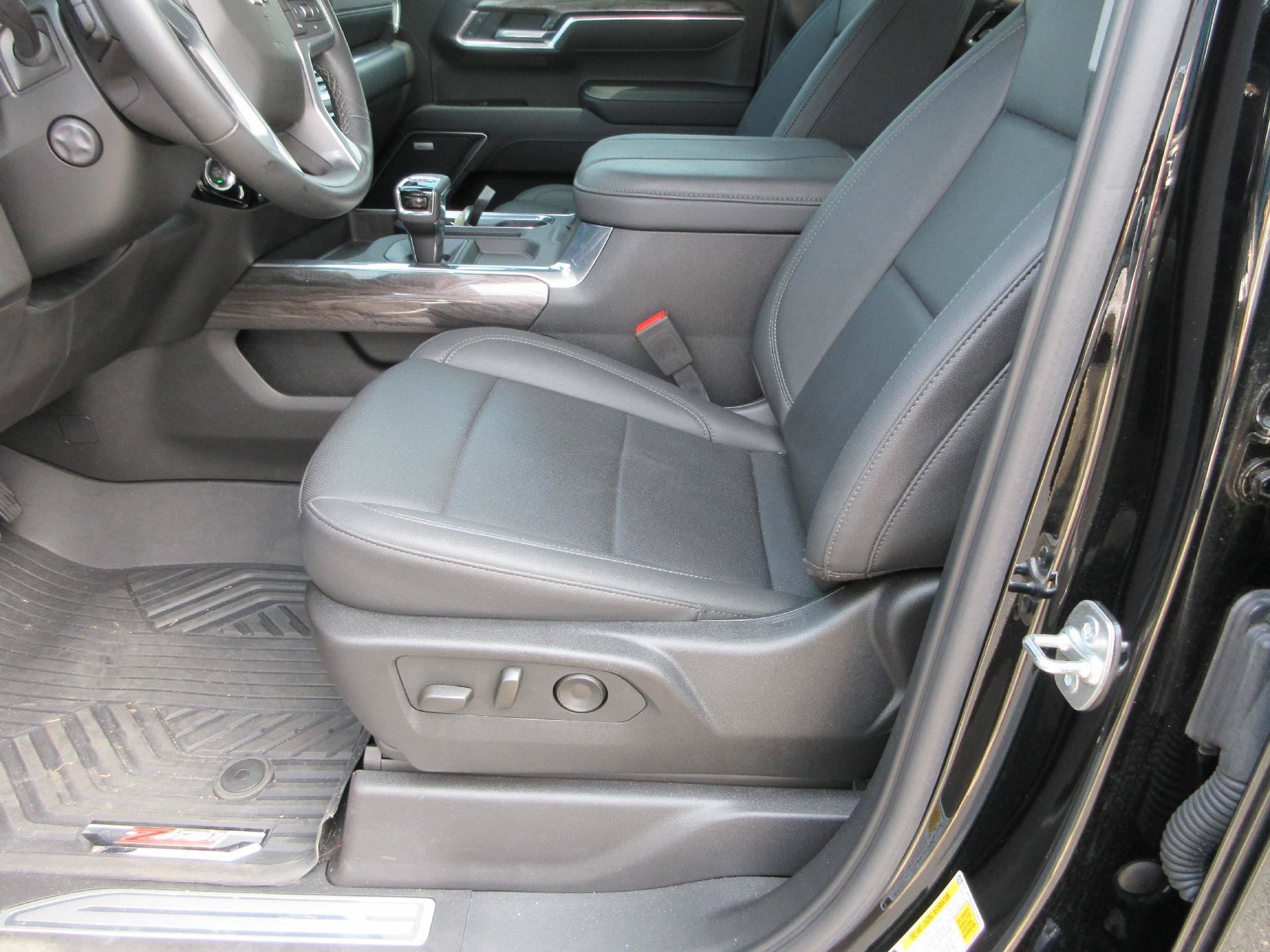 Certified 2025 Chevrolet Silverado 1500 LTZ w/ LTZ Premium Package AWD/4WD image 11