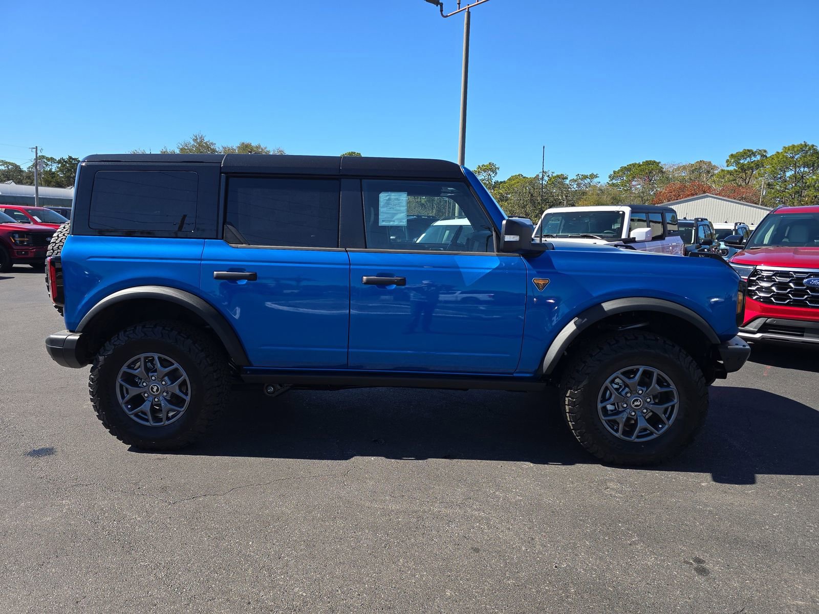 New 2025 Ford Bronco Badlands image 3
