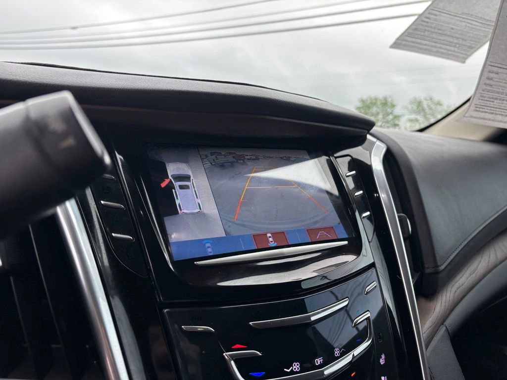 Used 2020 Cadillac Escalade Luxury RWD image 21