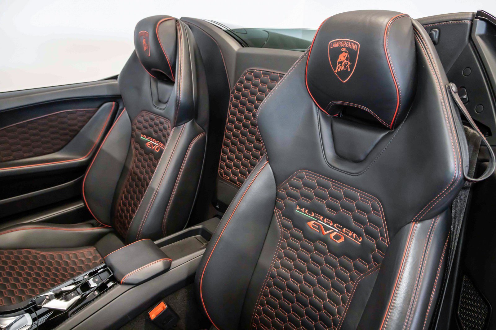 Used 2021 Lamborghini Huracan EVO RWD image 36
