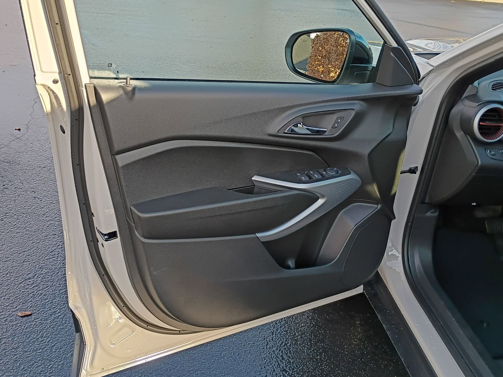 New 2026 Chevrolet Trax RS w/ Driver Confidence Package image 29