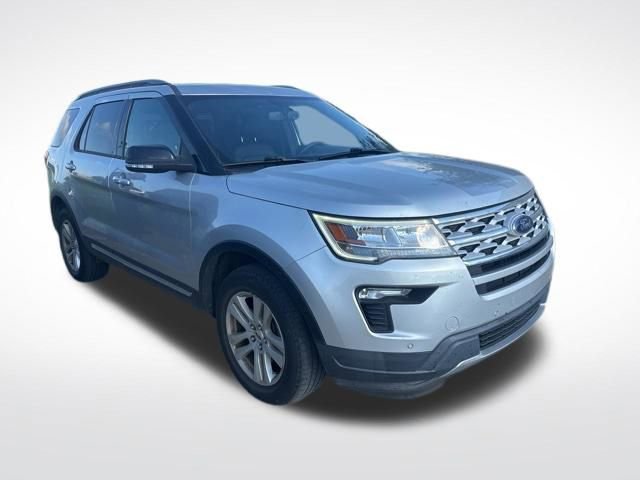 Used 2018 Ford Explorer XLT w/ Equipment Group 202A image 5