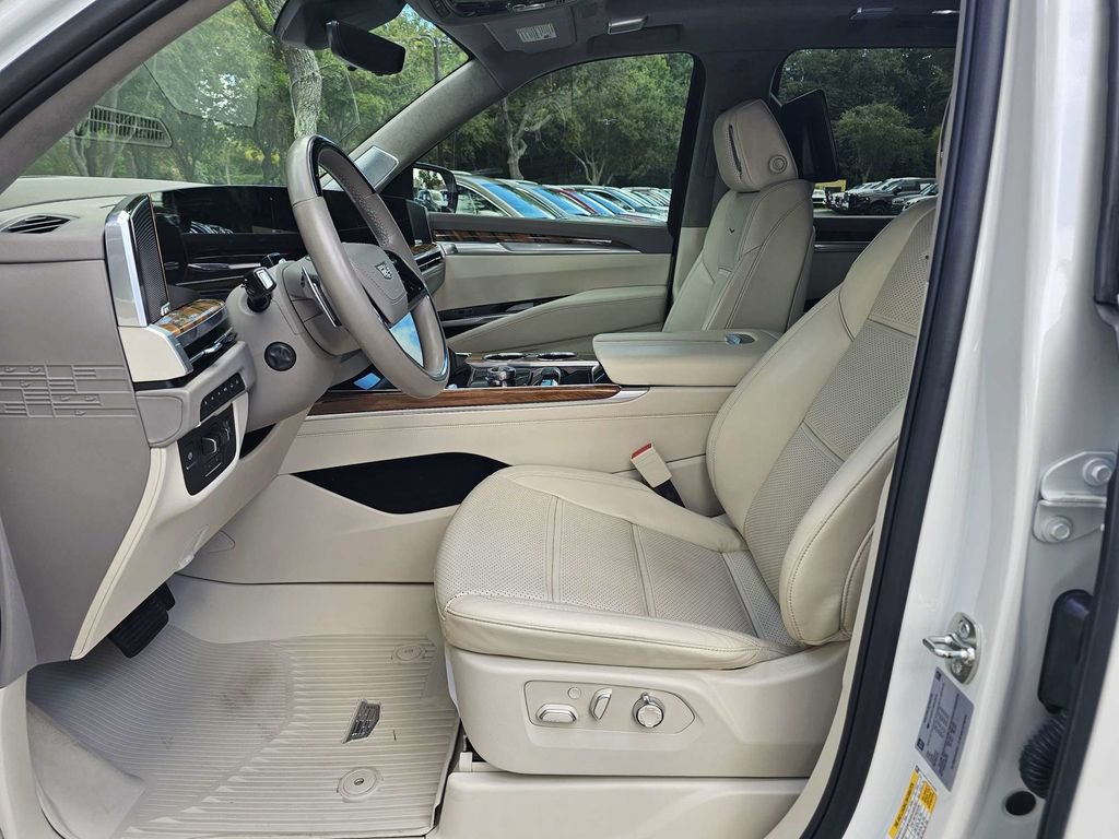 Certified 2025 Cadillac Escalade ESV Sport Platinum w/ LPO, Floor Liner Package AWD/4WD image 23