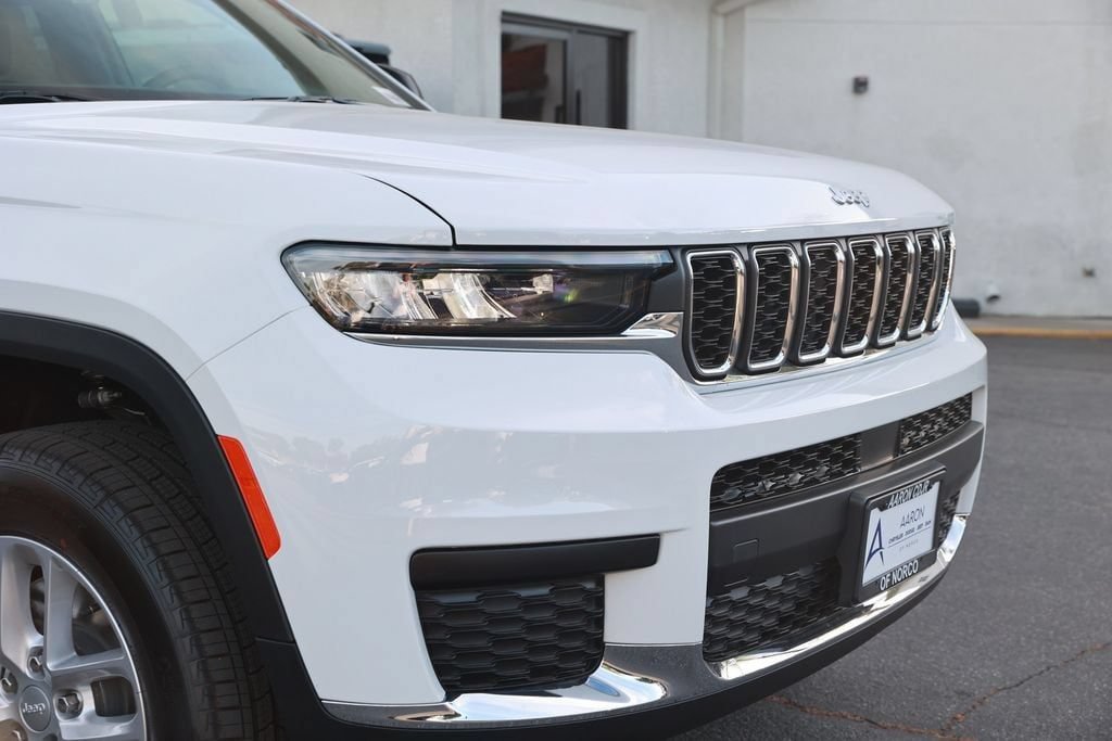 New 2026 Jeep Grand Cherokee L Laredo w/ Trailer Tow Package AWD/4WD image 7